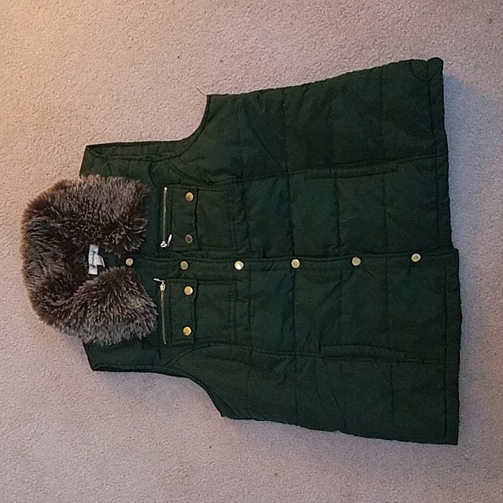 Hunter green nylon vest w/ button off faux fur collar size 1X